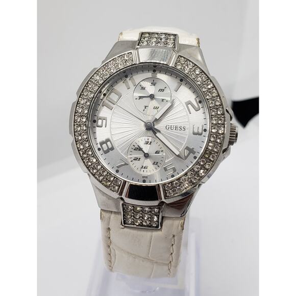 Guess woman's watch U10580L1. Large silver iridescent face. Working watch
